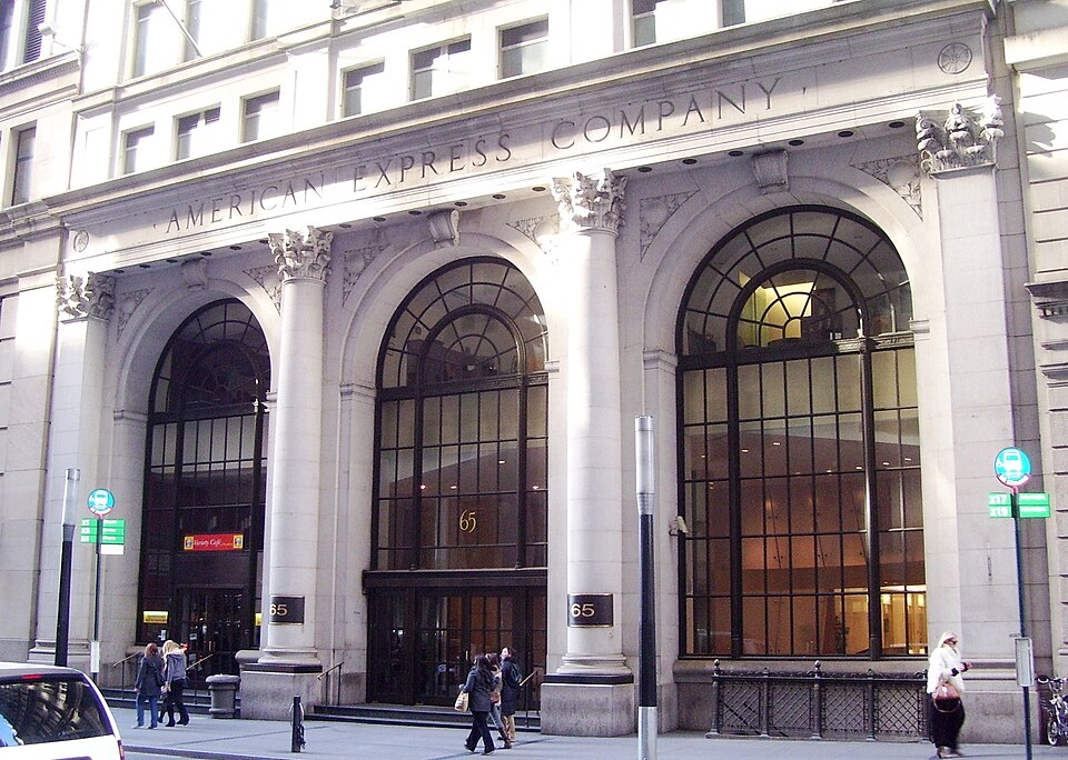 American Express Company Building 65 Broadway entrance.jpg — Beyond My Ken (CC BY-SA 4.0) Amex Blue