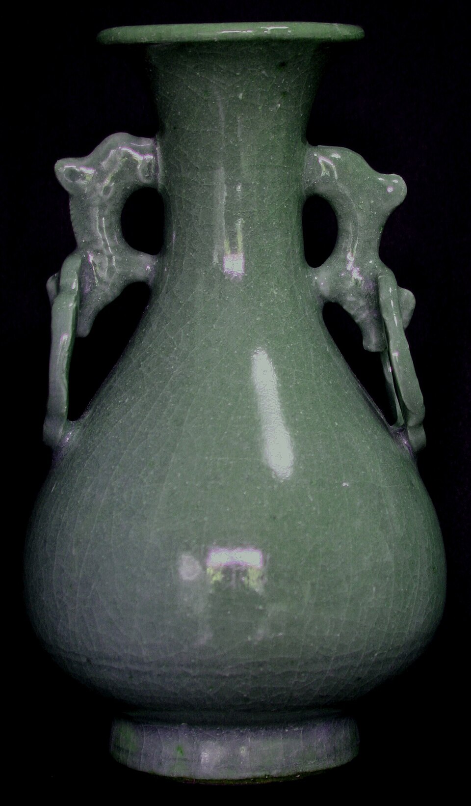 Song Dynasty Celadon Vase.jpg — Iwanafish at English Wikipedia (Public domain) Celadon (Longquan)