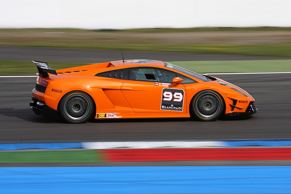 Lamborghini Super Trofeo 99 2010 amk.JPG — AngMoKio (CC BY-SA 3.0) Lamborghini Yellow
