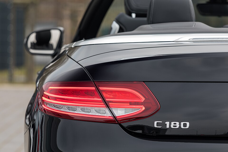 Münster, Beresa, Mercedes-Benz C-Klasse Cabrio -- 2018 -- 1757.jpg — Dietmar Rabich (CC BY-SA 4.0) Mercedes Silver