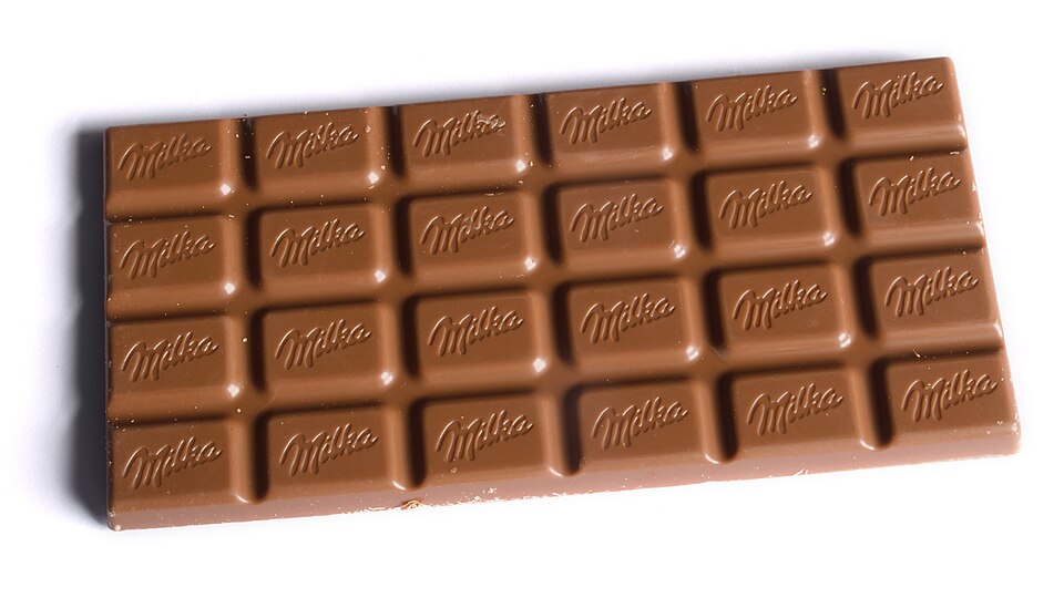 Milka Alpine Milk Chocolate bar 100g.jpg — Ubcule (CC BY-SA 4.0) Milka Lilac