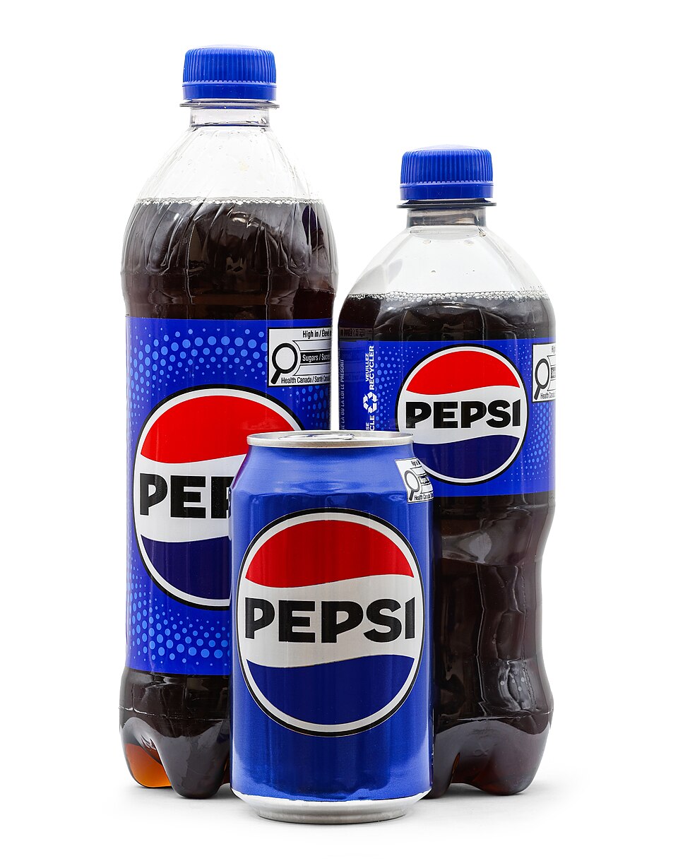 Pepsi 355 ml, 591 ml, and 710 ml, Canada (obverse), 2026-03-05.jpg — Chris Woodrich (Public domain) Pepsi Blue