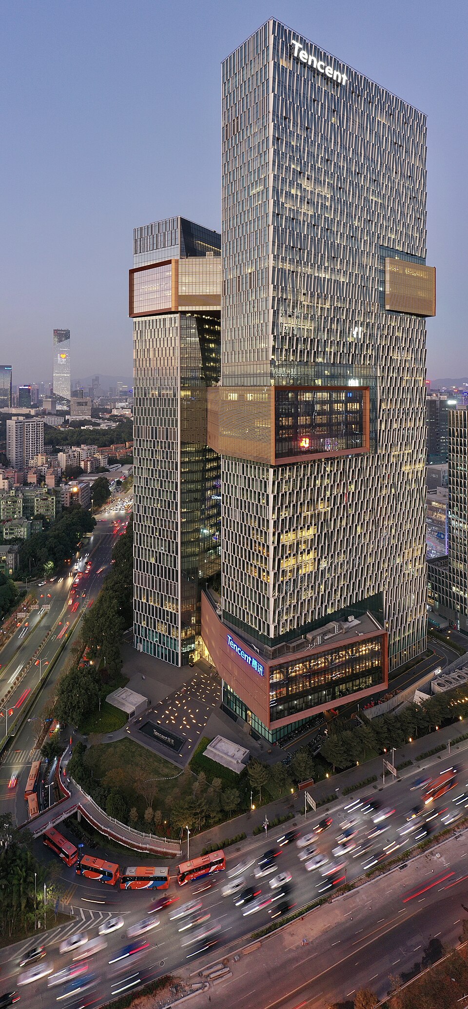 Tencent binghai building202012.jpg — Charlie fong (CC BY-SA 4.0) Tencent Blue