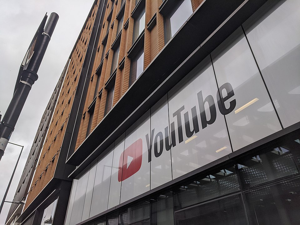 Exterior of YouTube Space Kings Cross.jpg — Ed6767 (CC BY-SA 4.0) YouTube Red