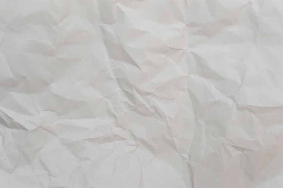 冰台 — High-resolution image of crumpled white paper, perfect for backgrounds and design projects.
