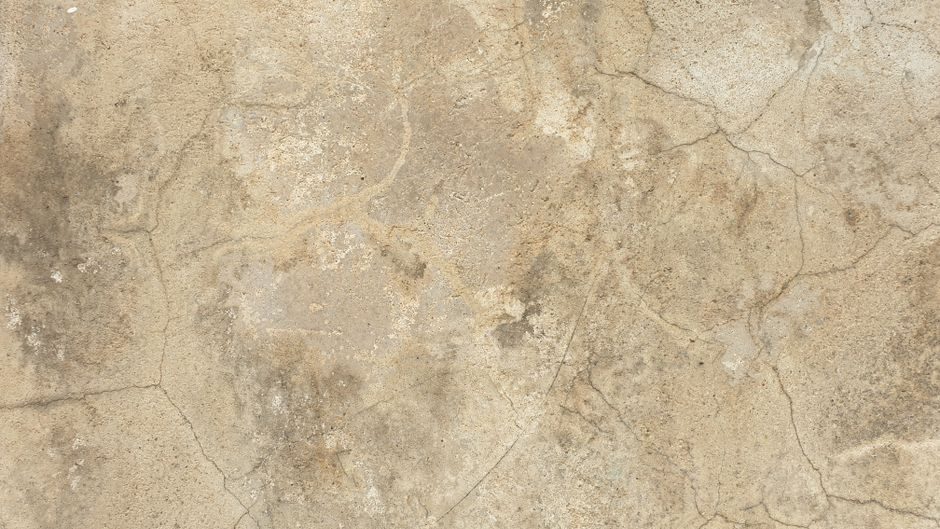 瓷秘 — Detailed view of a subtly cracked beige wall surface, showcasing texture.