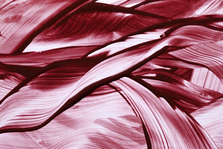 雌霓 — Dynamic abstract art featuring expressive red brushstrokes, perfect for modern decor.