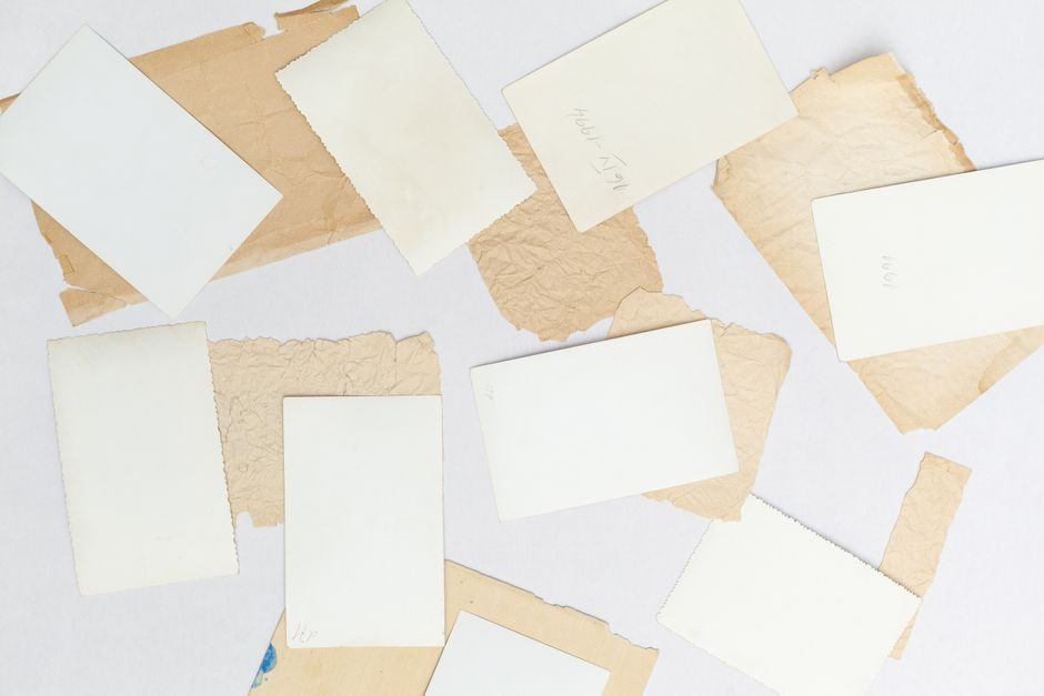韶粉 — A flat lay of vintage papers and blank photo cards on a white surface.