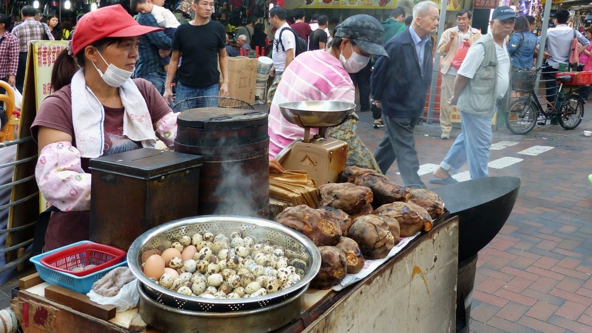 Chinese tech giants’ new market: street vendors